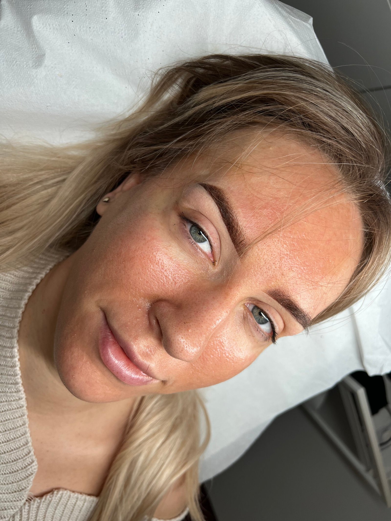 brwi-permanentne-dla-blondynek