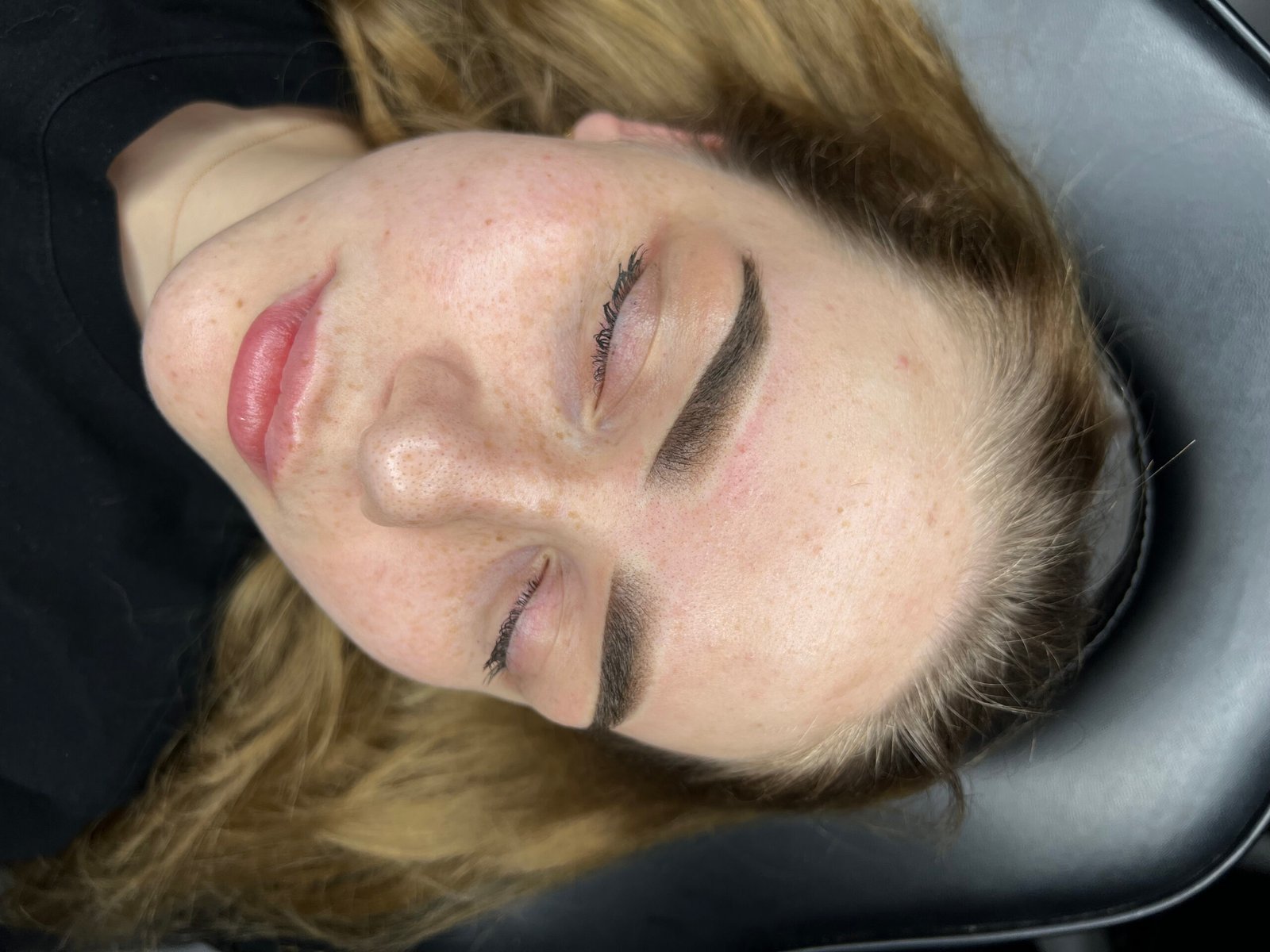 korekta-asymetrii-brwi-makijaz-permanentny